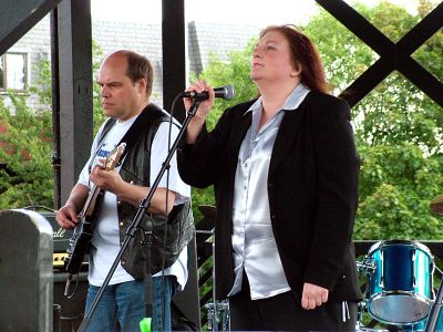 Second Time Round the acoustic duo in the Tamworth bandstand